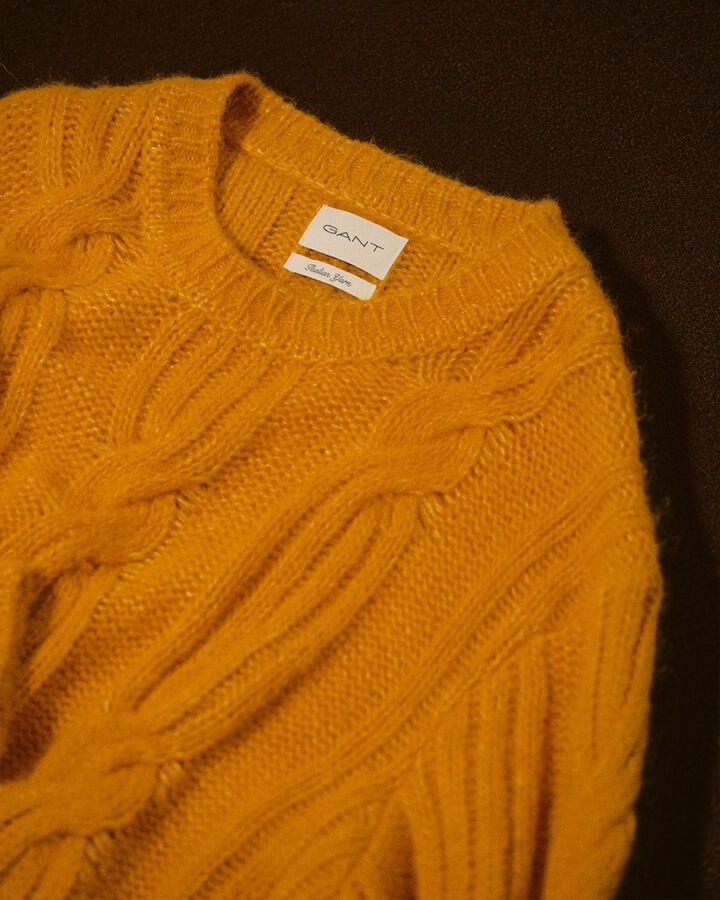 Dark yellow knit made of italian yarn